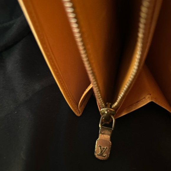 Pre-loved Tan Leather Wallet